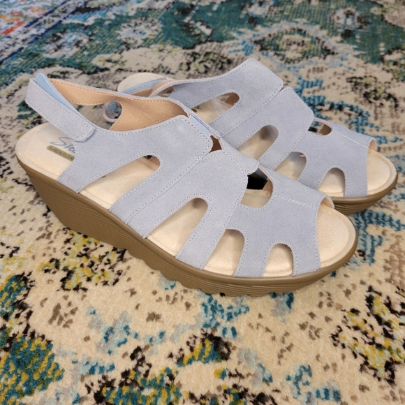 NWOB Skechers Memory‎ Foam Baby Blue Platform Strappy Leather Sandals, Size 10 - Picture 1 of 11
